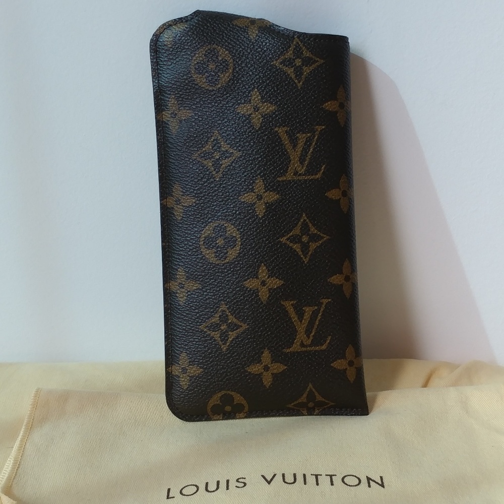 Authentic Louis Vuitton Sunglass Case MM - Picture 2 of 8